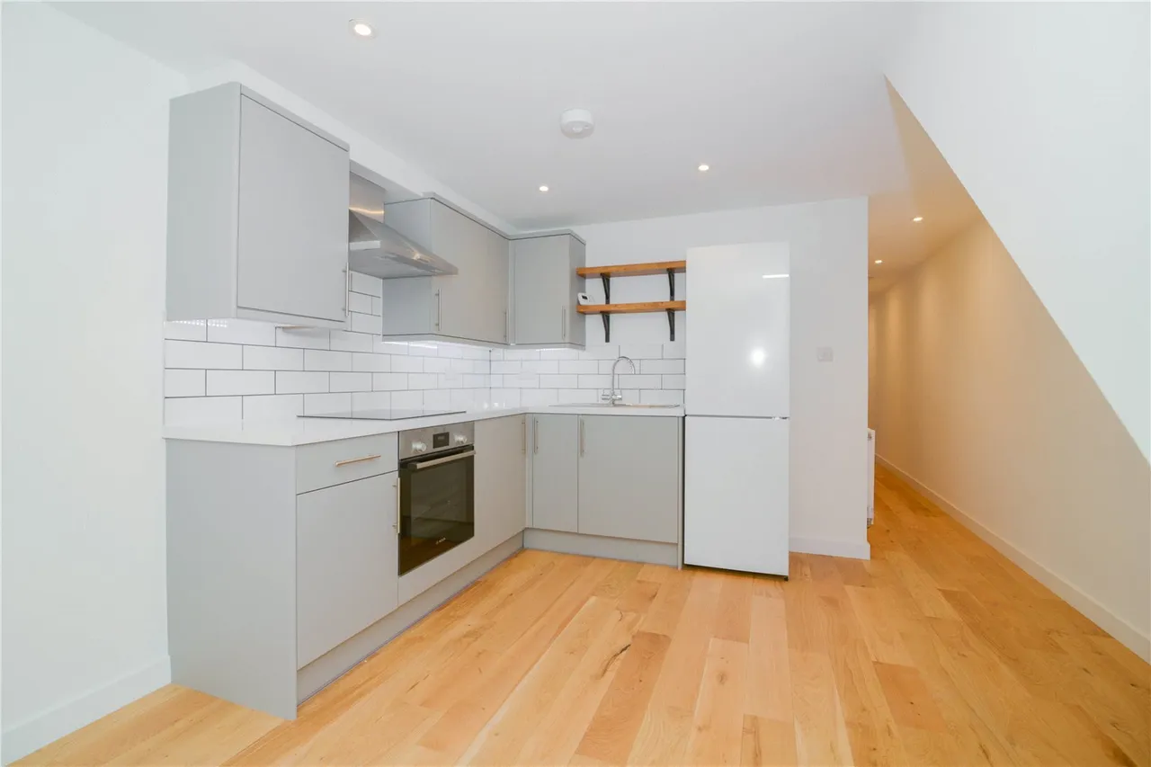 2 bed flat to rent, Sandycombe Road, Richmond, TW9