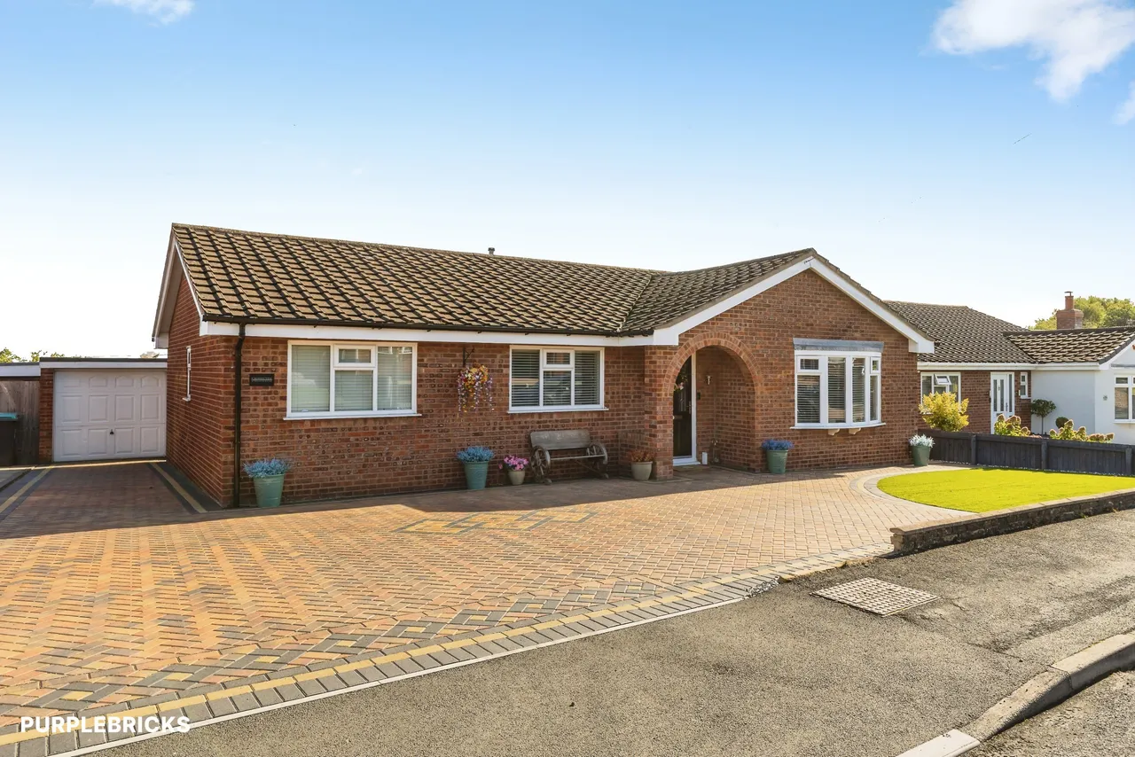 3 bed house for sale, Bieston Close, Wrexham, LL13