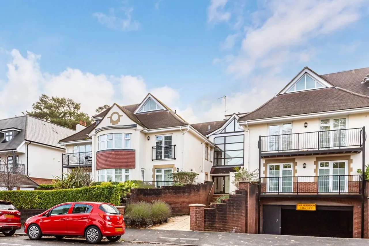 2 bed flat for sale — Penn Hill Avenue, Lower Parkstone, Poole