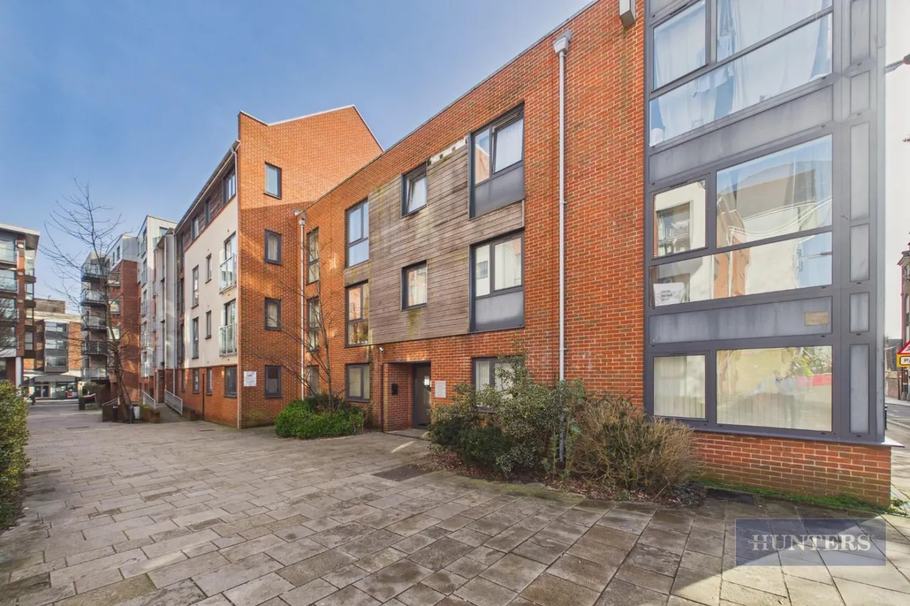 2 bed flat for sale — French Court, Castle Way, Southampton