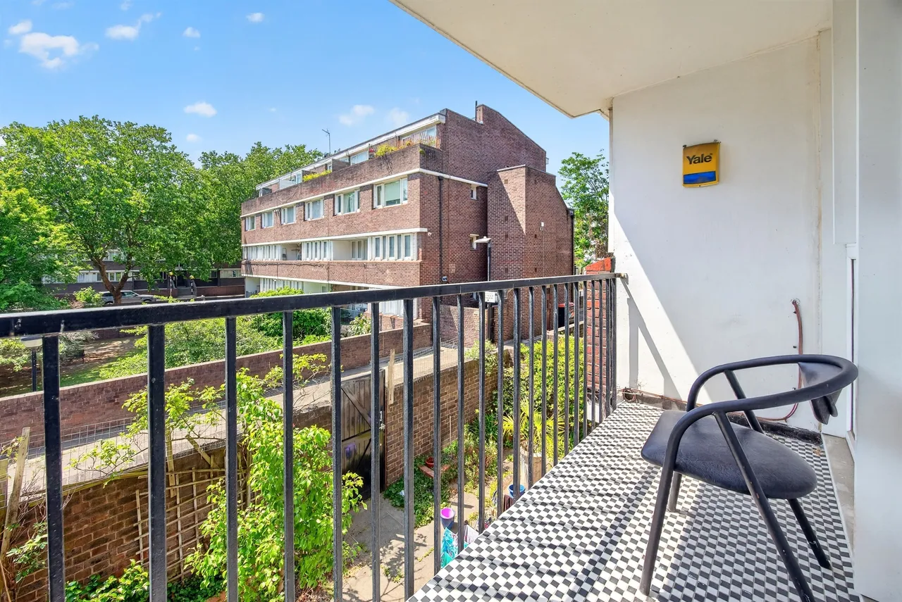 1 bed flat for sale — Tregunter Road, London