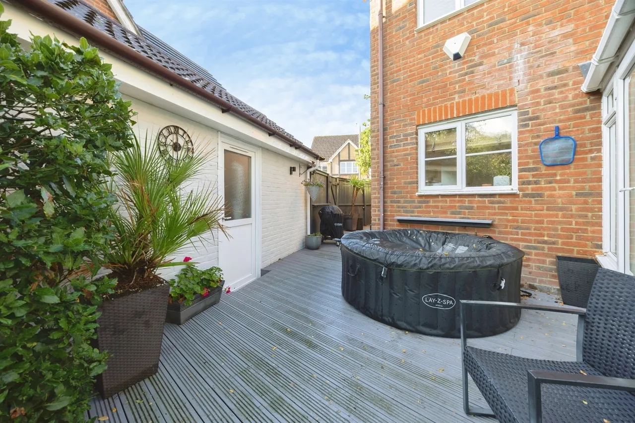 Acorn Close, Kingsnorth, TN23, photo 16