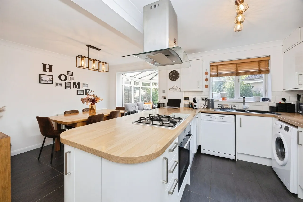 Acorn Close, Kingsnorth, TN23, photo 3