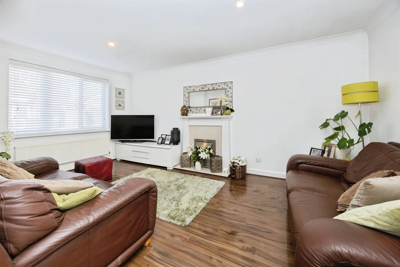 Acorn Close, Kingsnorth, TN23, photo 6