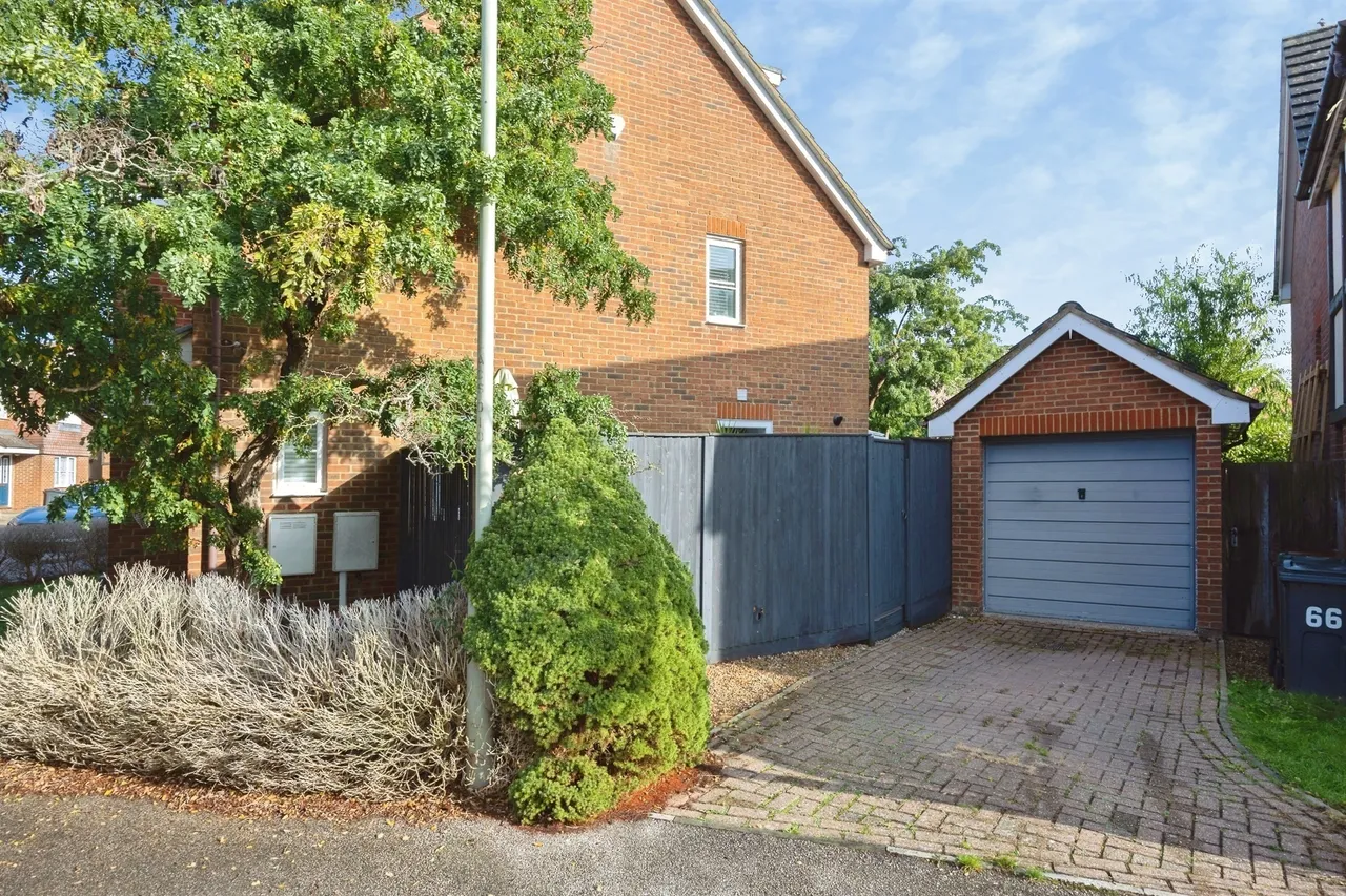 Acorn Close, Kingsnorth, TN23, photo 17