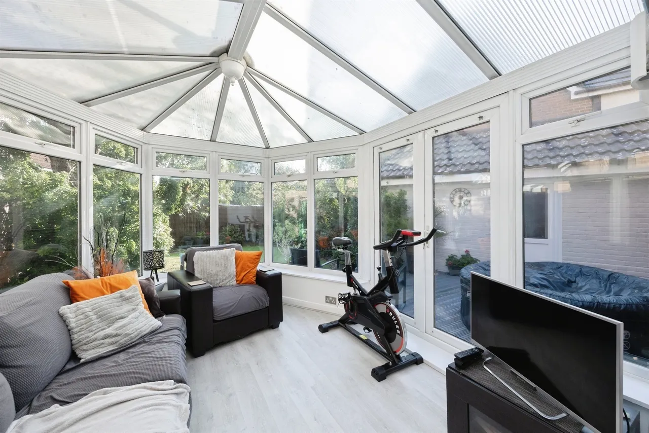 Acorn Close, Kingsnorth, TN23, photo 8