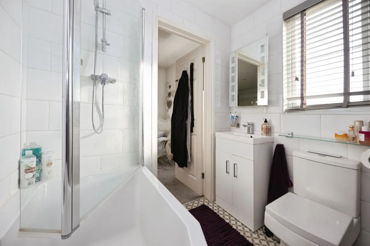 Acorn Close, Kingsnorth, TN23, photo 13