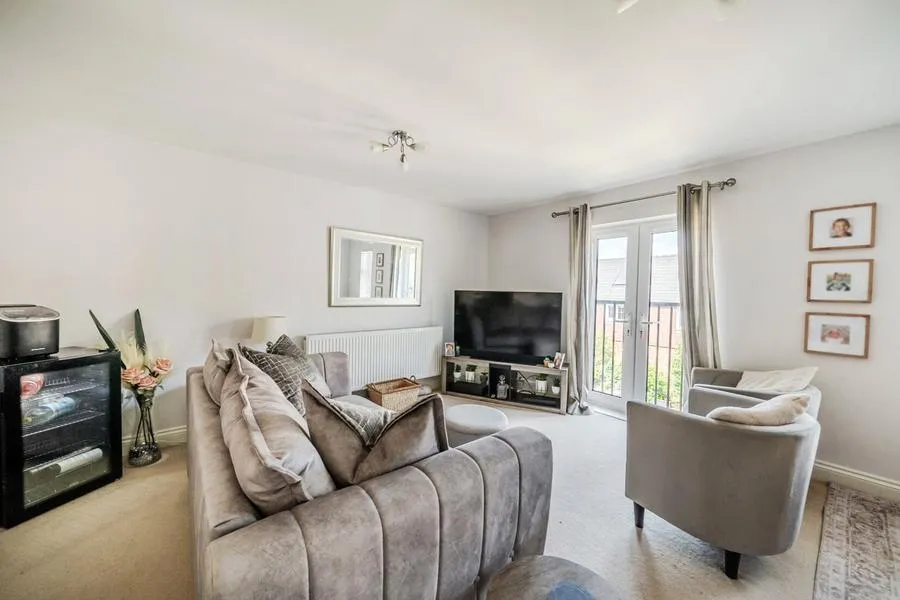 Gomer Road, Bagshot, GU19, photo 7