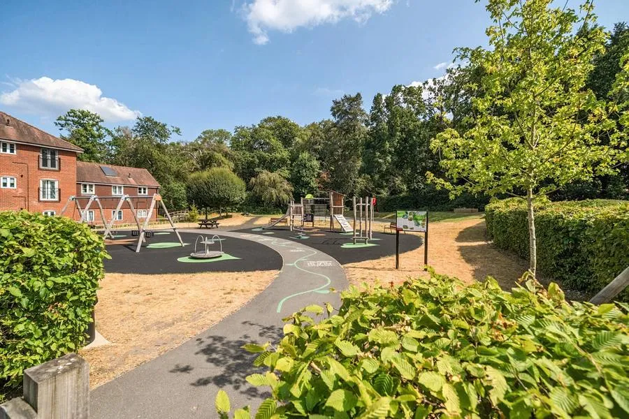 Gomer Road, Bagshot, GU19, photo 12