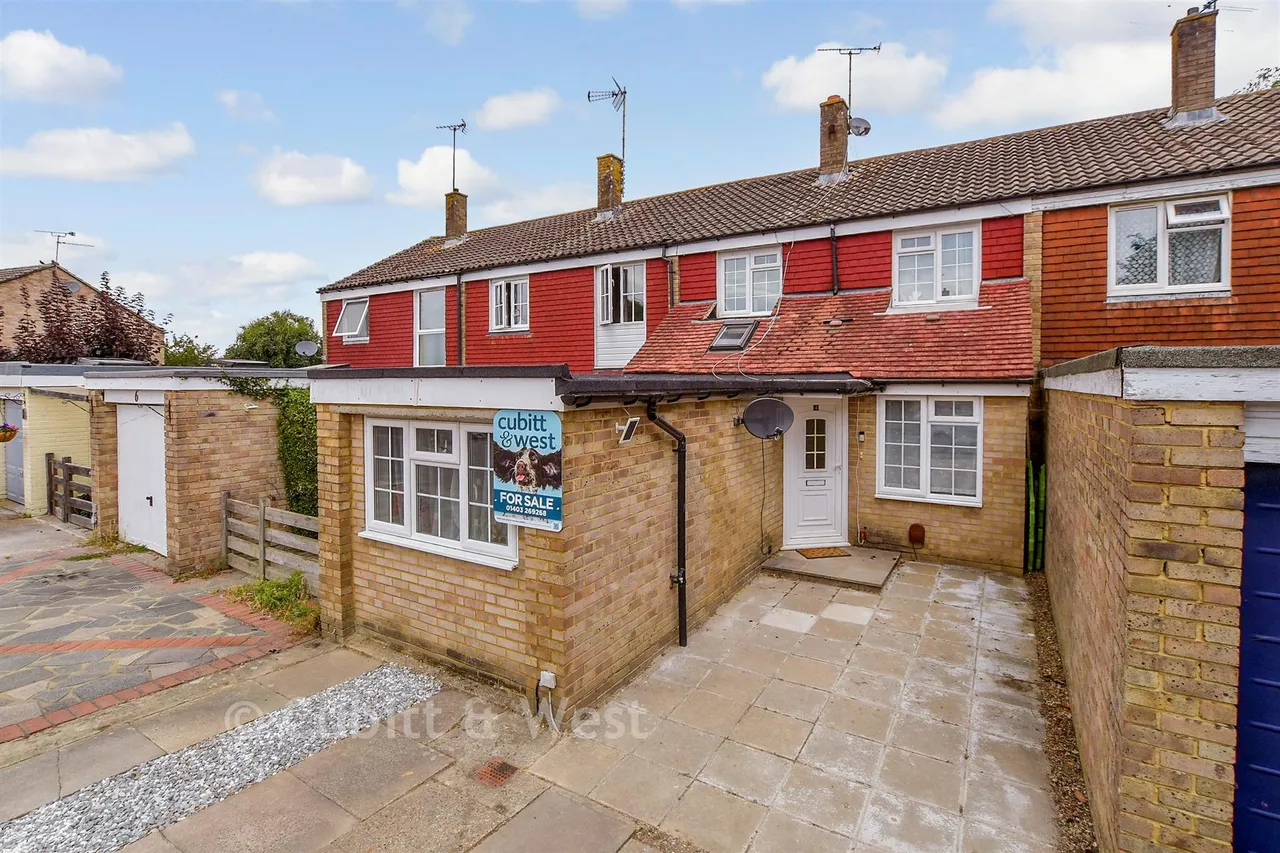 3 bed house for sale, Corsletts Avenue, Broadbridge Heath, RH12