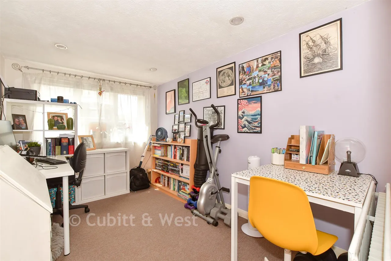 Corsletts Avenue, Broadbridge Heath, RH12, photo 10