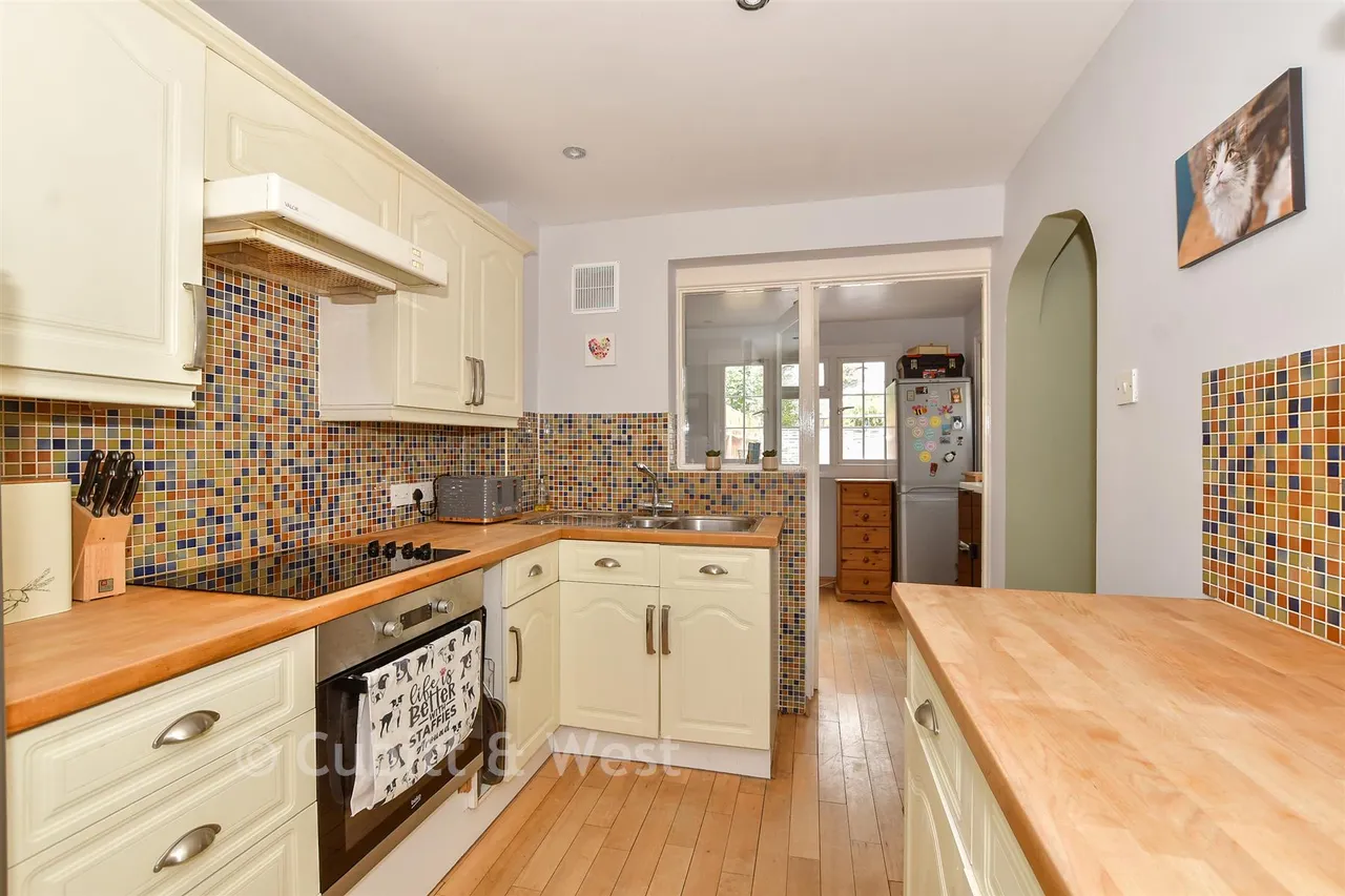Corsletts Avenue, Broadbridge Heath, RH12, photo 7