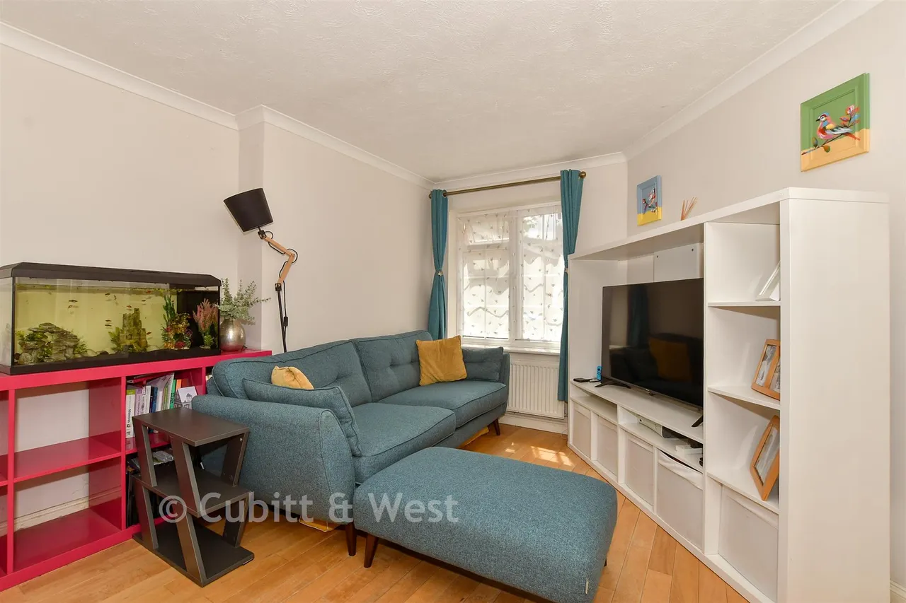 Corsletts Avenue, Broadbridge Heath, RH12, photo 6