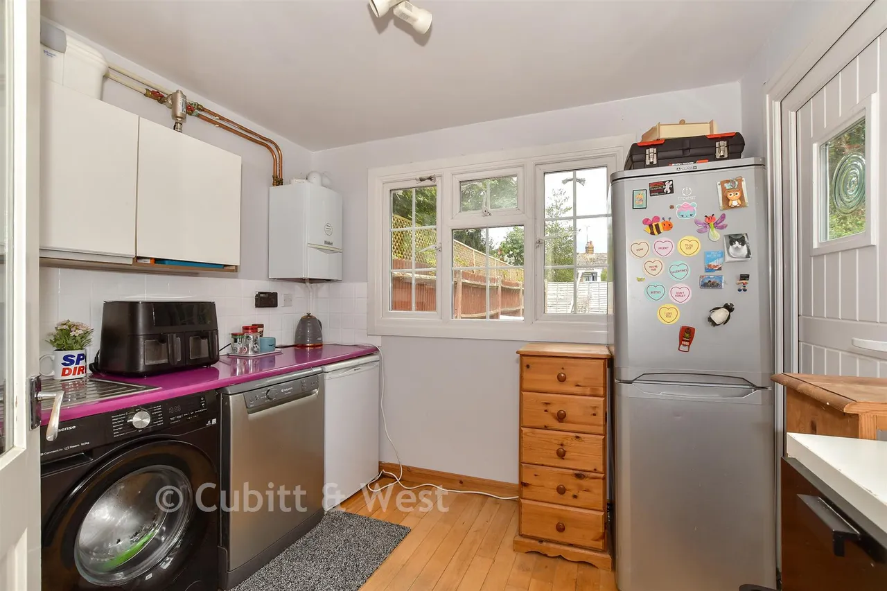 Corsletts Avenue, Broadbridge Heath, RH12, photo 9