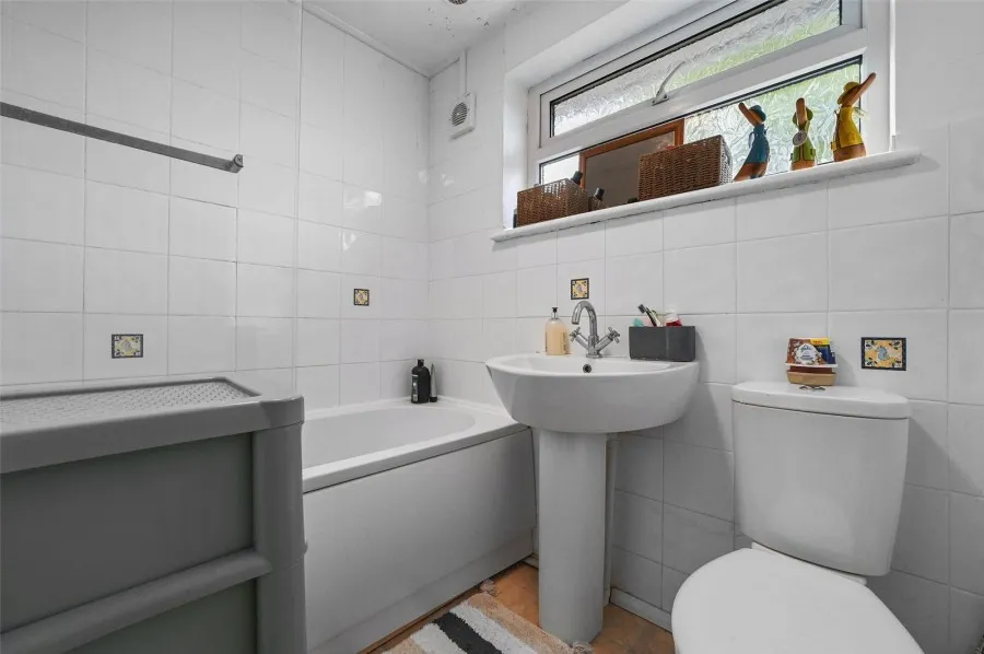 with 3 bedrooms in Newport, Nr Saffron Walden, CB11, photo 11