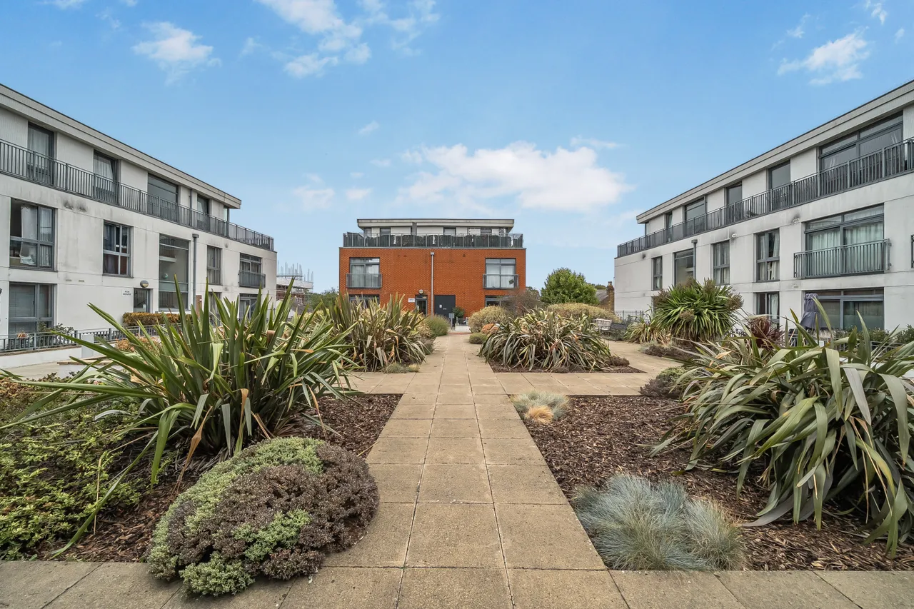 Guildford Street, Chertsey, KT16, photo 18