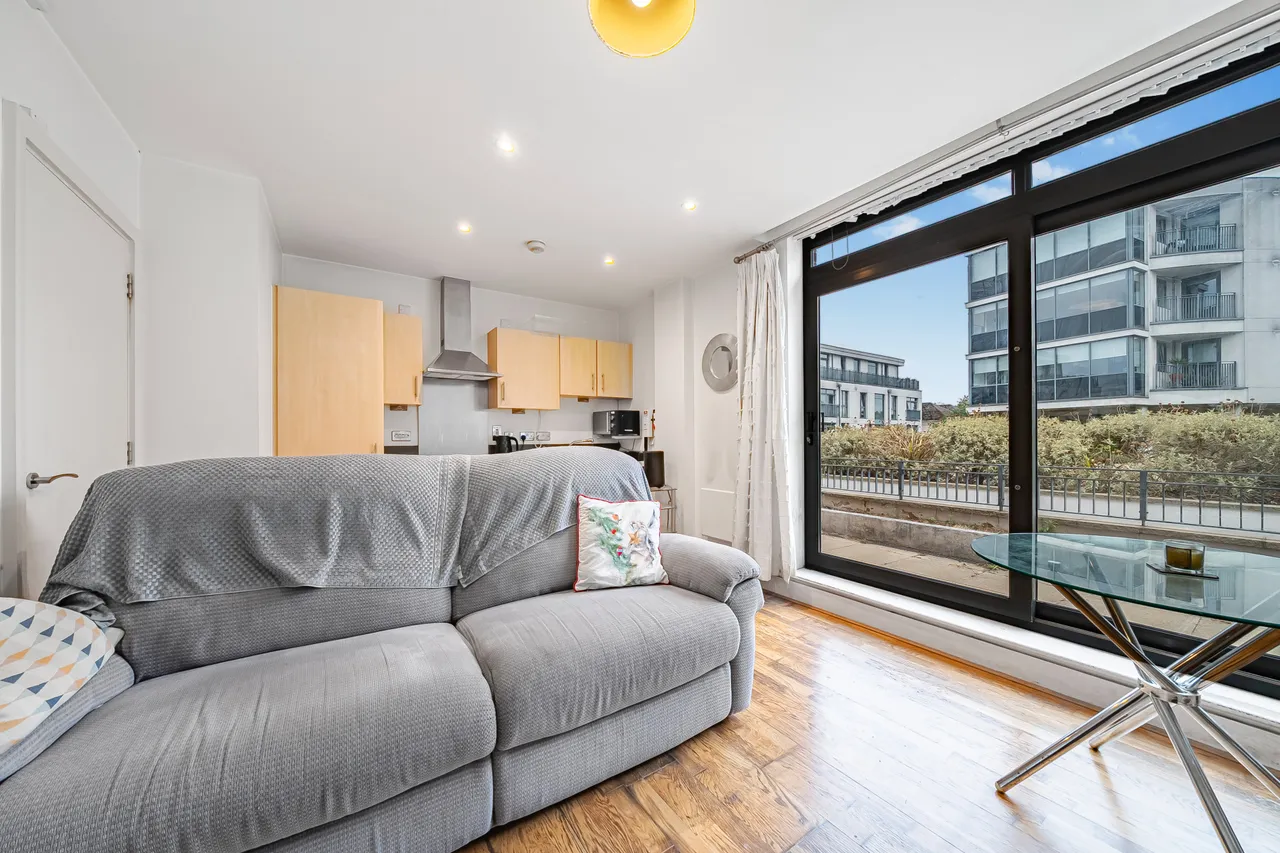 Guildford Street, Chertsey, KT16, photo 3