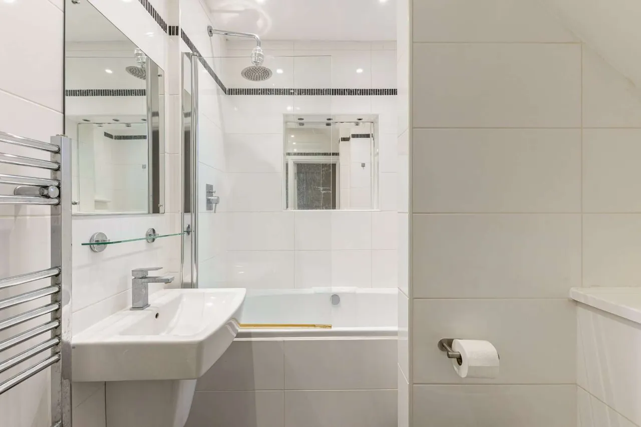 Dorncliffe Road, Fulham, London, SW6 5LE, photo 8