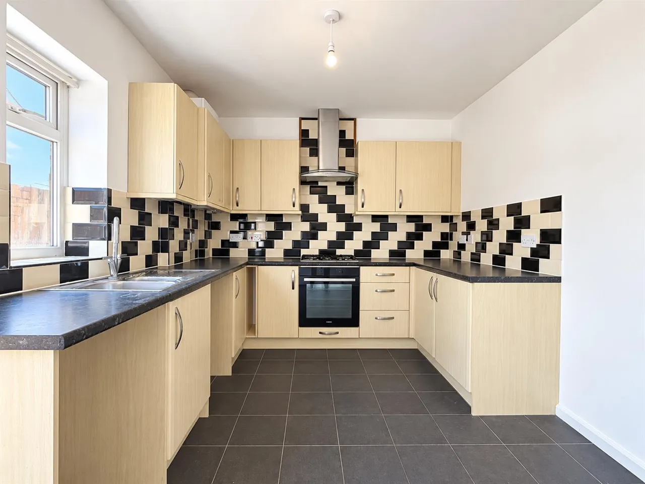 Henfield Road, Eastbourne, BN22, photo 4