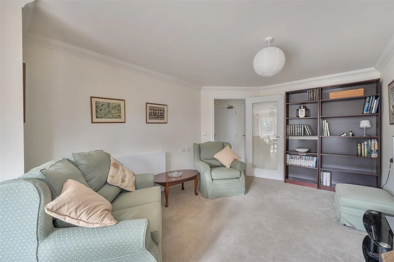 Great Tattenhams, Epsom, KT18, photo 7