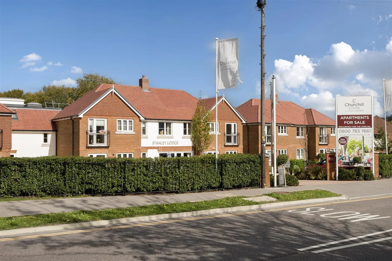 Great Tattenhams, Epsom, KT18, photo 16