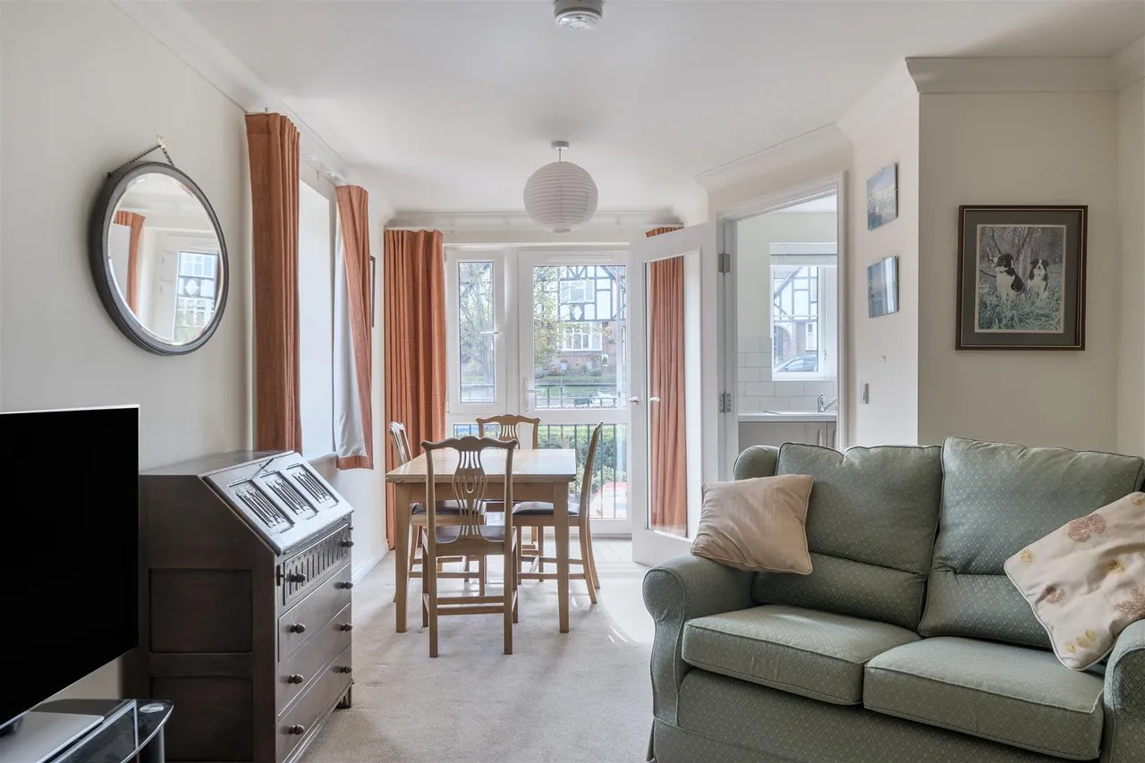 Great Tattenhams, Epsom, KT18, photo 6