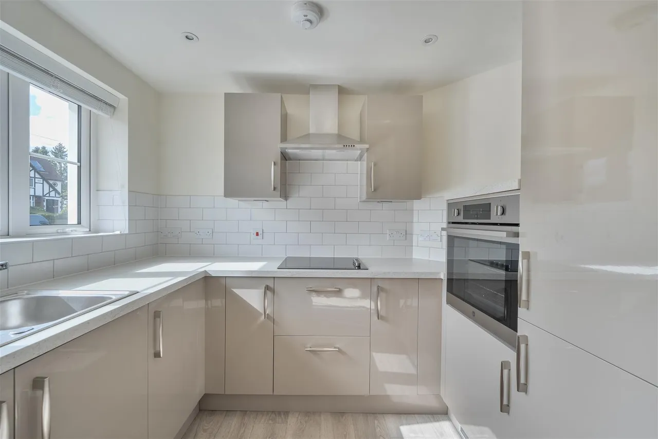 Great Tattenhams, Epsom, KT18, photo 4