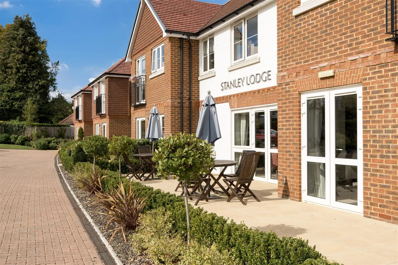 Great Tattenhams, Epsom, KT18, photo 13