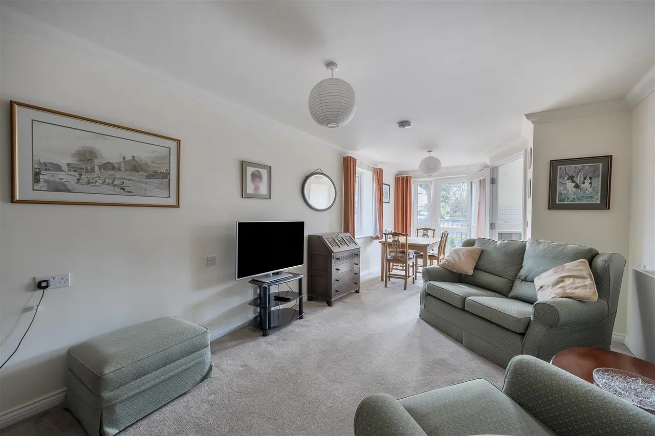Great Tattenhams, Epsom, KT18, photo 5