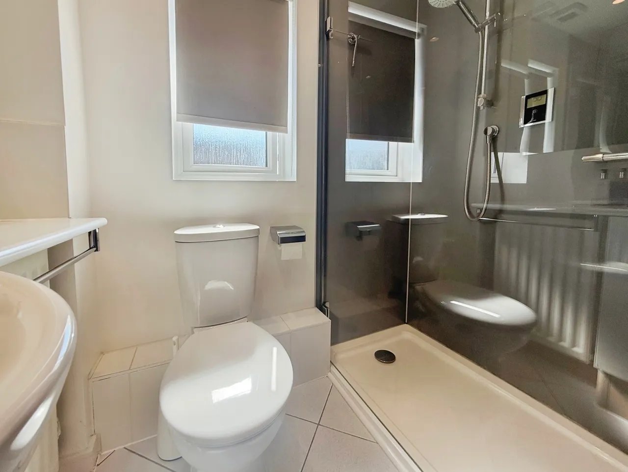 Wiltshire Crescent, Basingstoke, Hampshire, RG22 5FD, photo 9