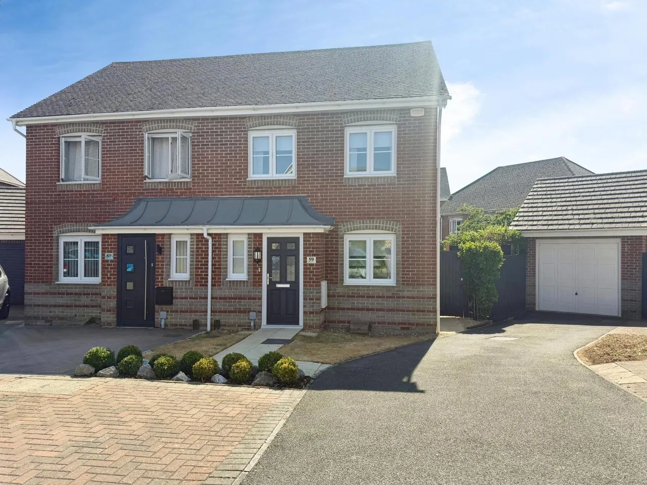 2 bed house for sale — Wiltshire Crescent, Basingstoke, Hampshire, RG22 5FD