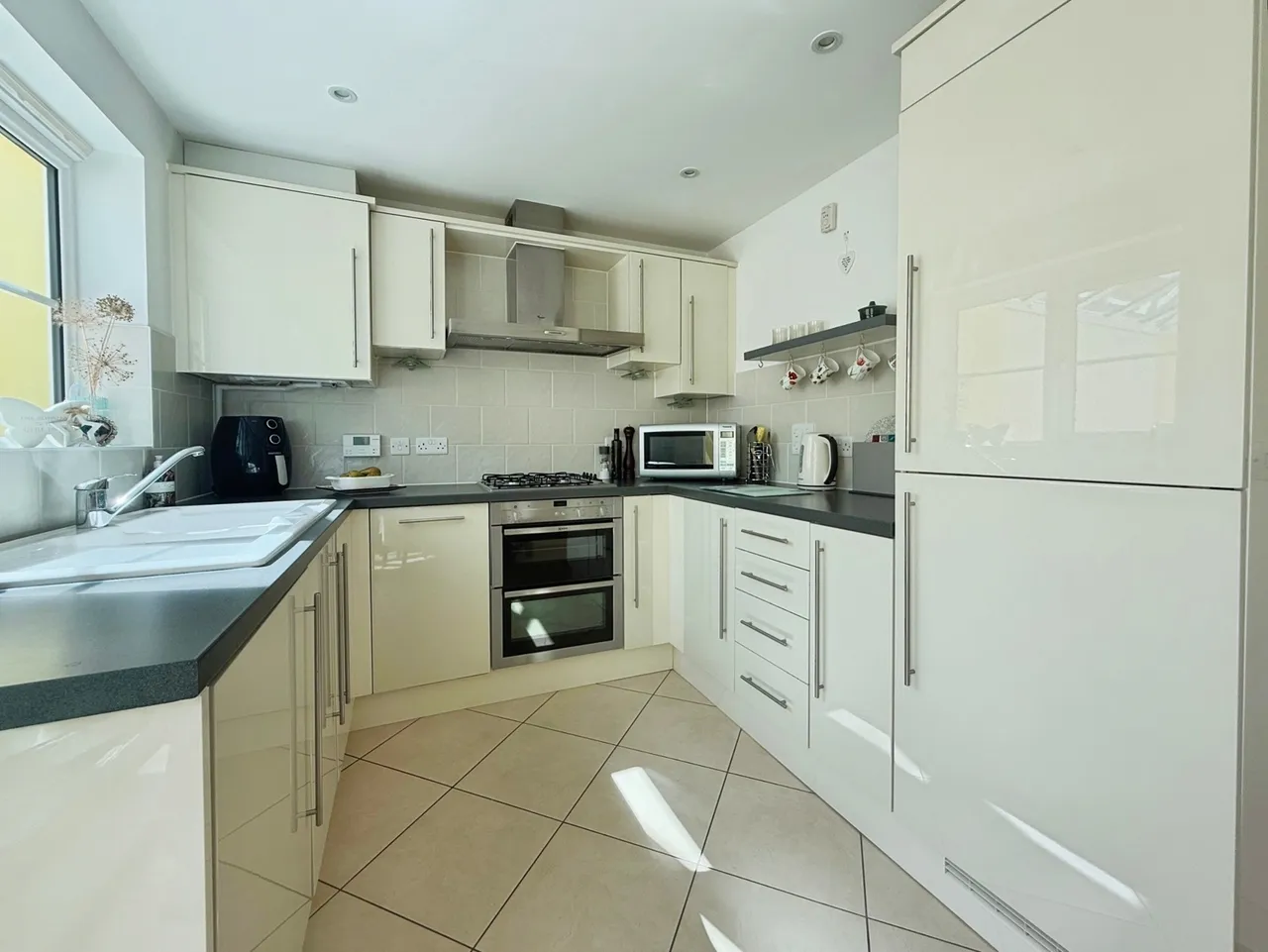 Wiltshire Crescent, Basingstoke, Hampshire, RG22 5FD, photo 2