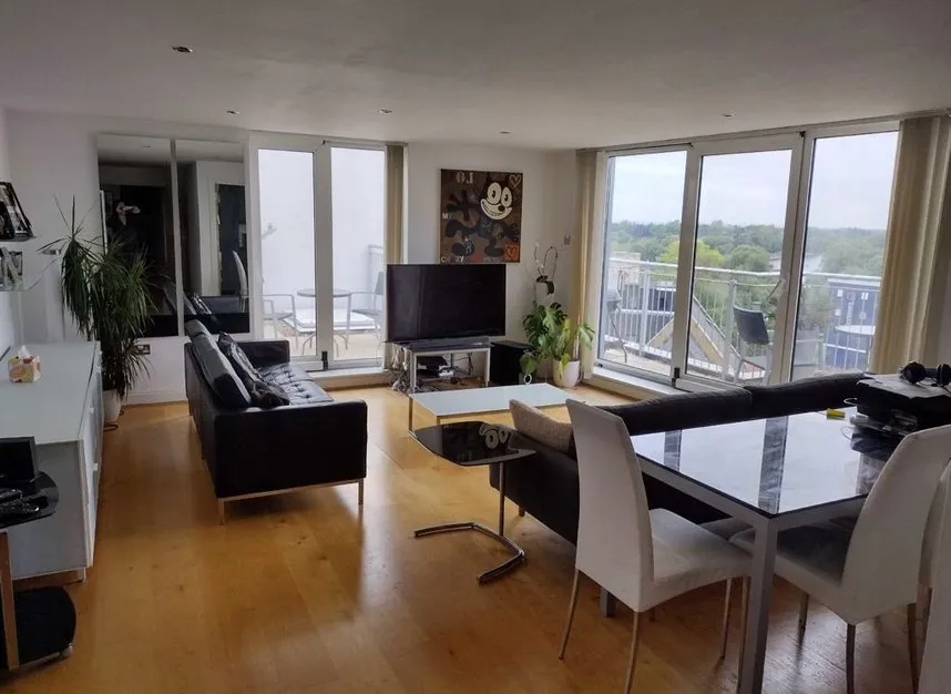 Holland Gardens, Brentford, TW8, photo 2