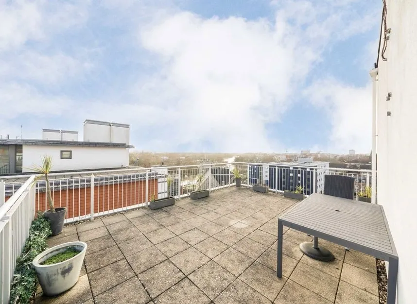 Holland Gardens, Brentford, TW8, photo 5