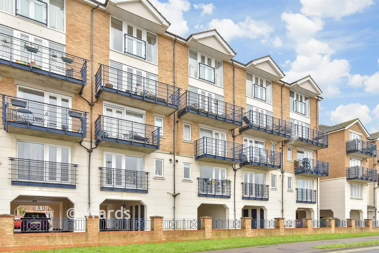 1 bed flat for sale, Fennel Close, Rochester, ME1