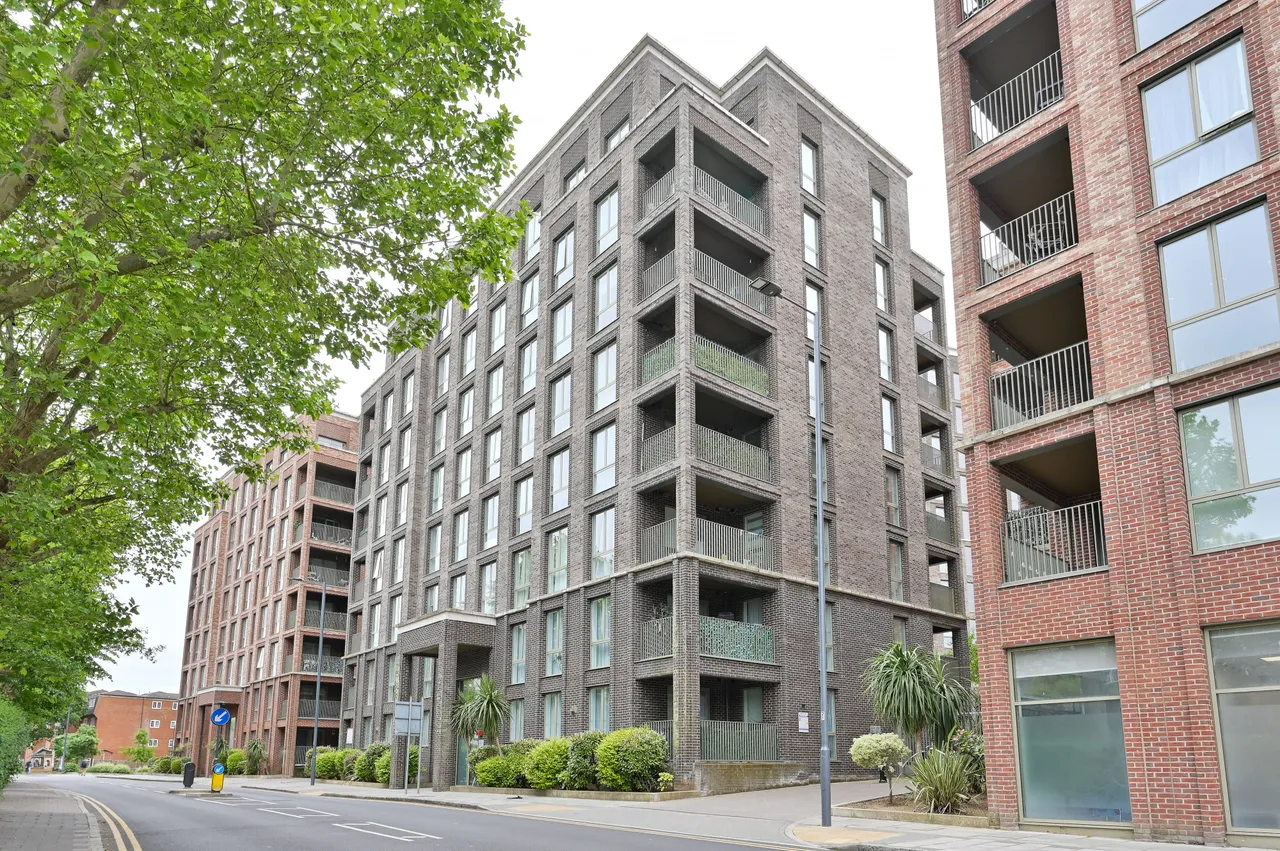 3 bed flat for sale — Flat 18, Bellow House, Gayton Road, Harrow