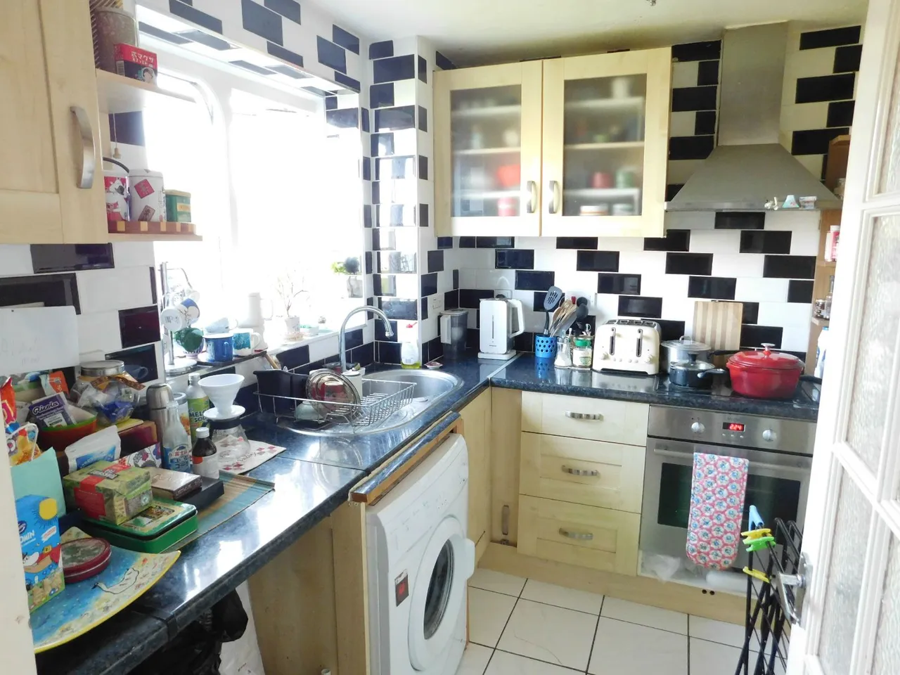 Burket Close, Southall, Greater London, UB2 5NU, photo 2