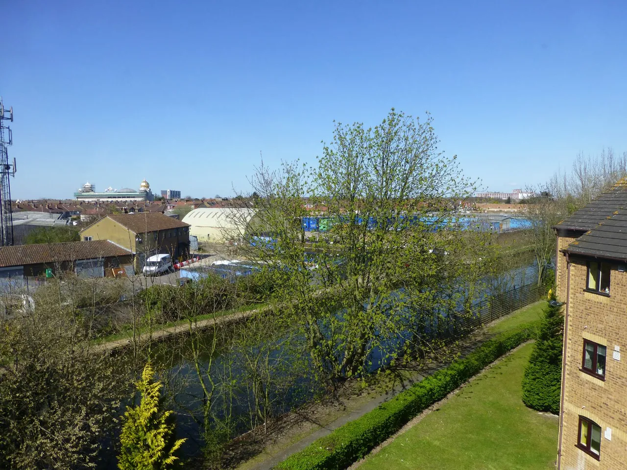 Burket Close, Southall, Greater London, UB2 5NU, photo 4