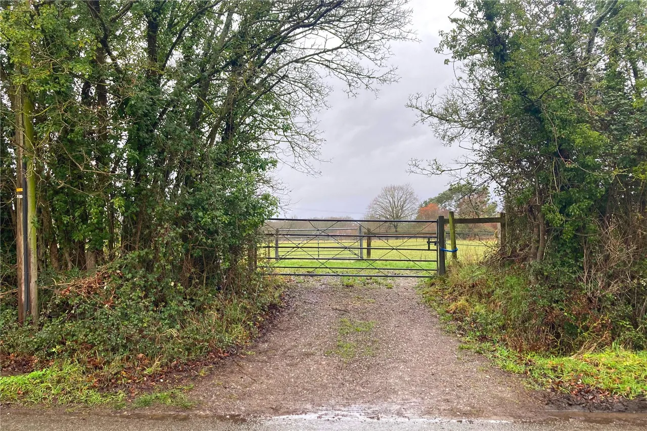 Church Lane, Dogmersfield, Hampshire, RG27 8SZ, photo 3