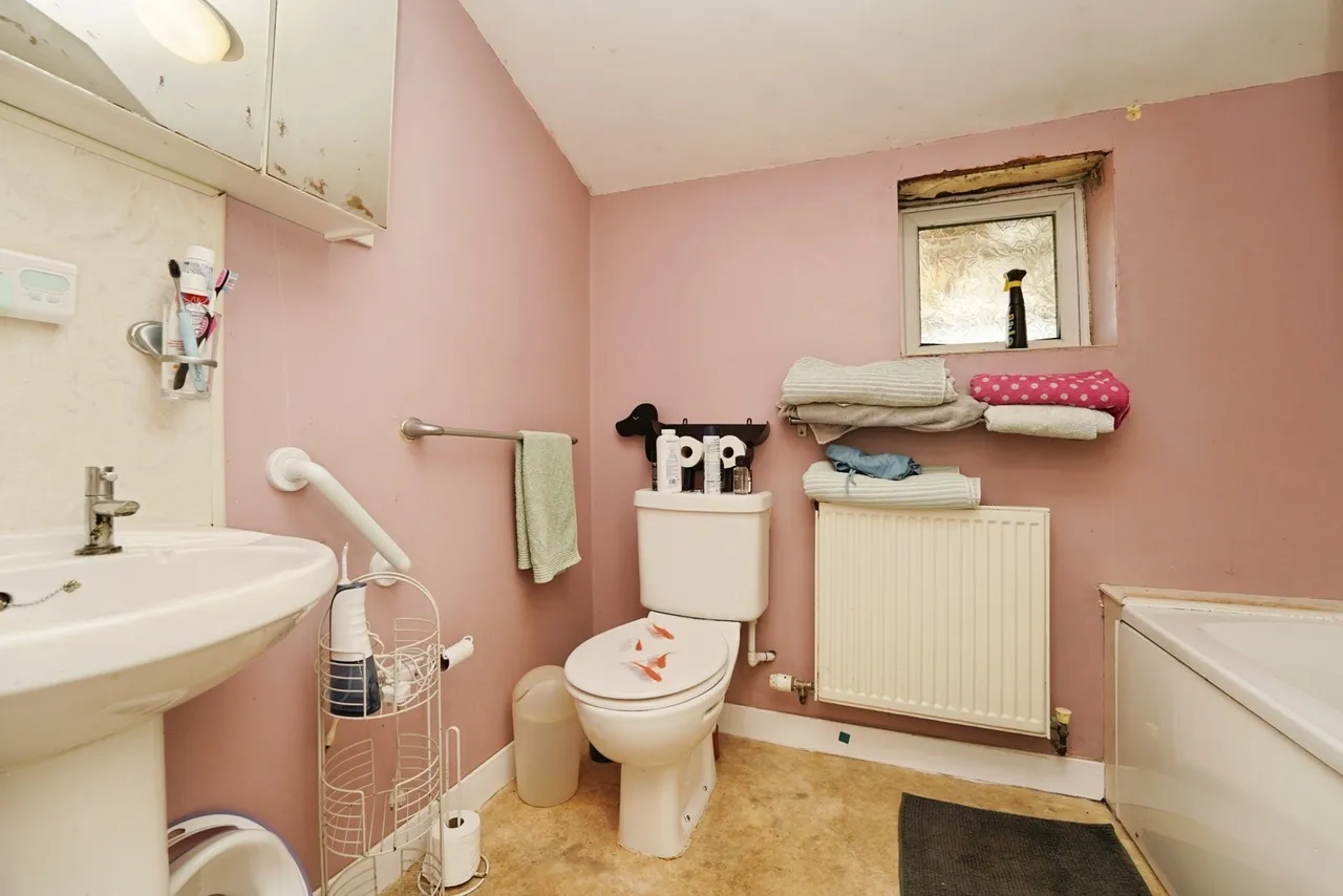 Cecil Road, Gloucester, Gloucestershire, GL1, photo 9