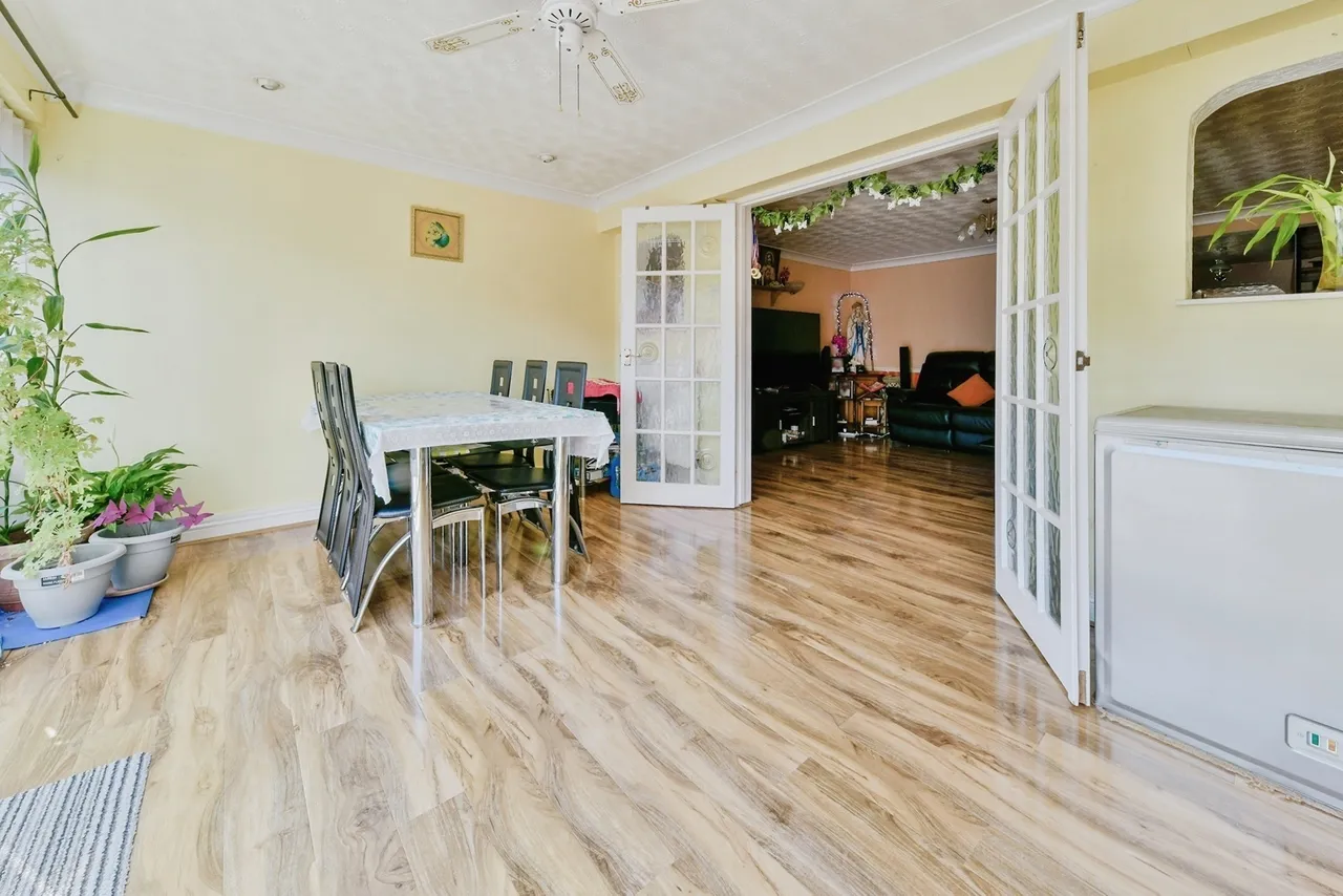 Canterbury Way, STEVENAGE, Hertfordshire, SG1, photo 3