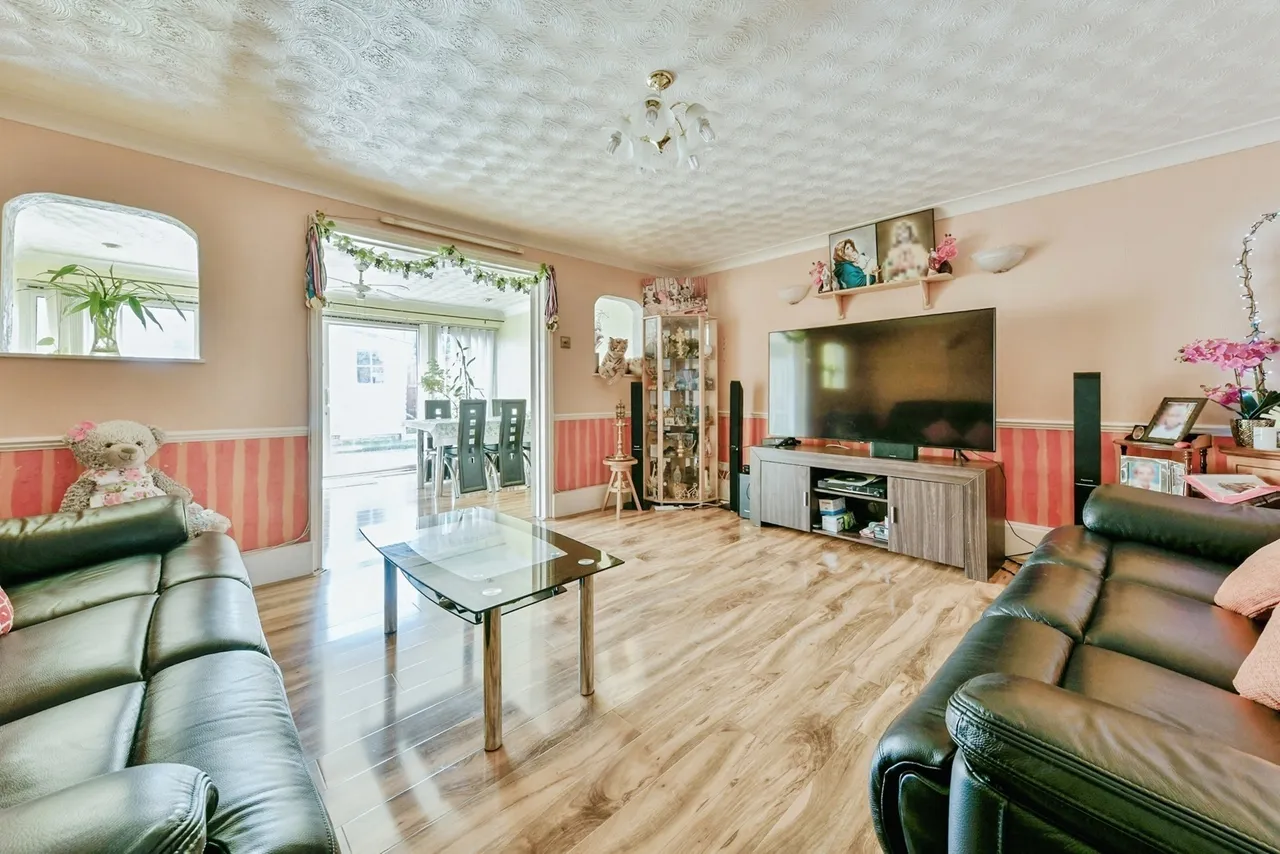 Canterbury Way, STEVENAGE, Hertfordshire, SG1, photo 2