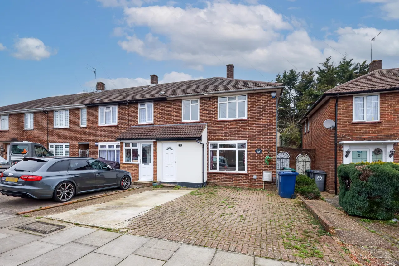 3 bed house for sale, Kings Drive, Edgware, HA8