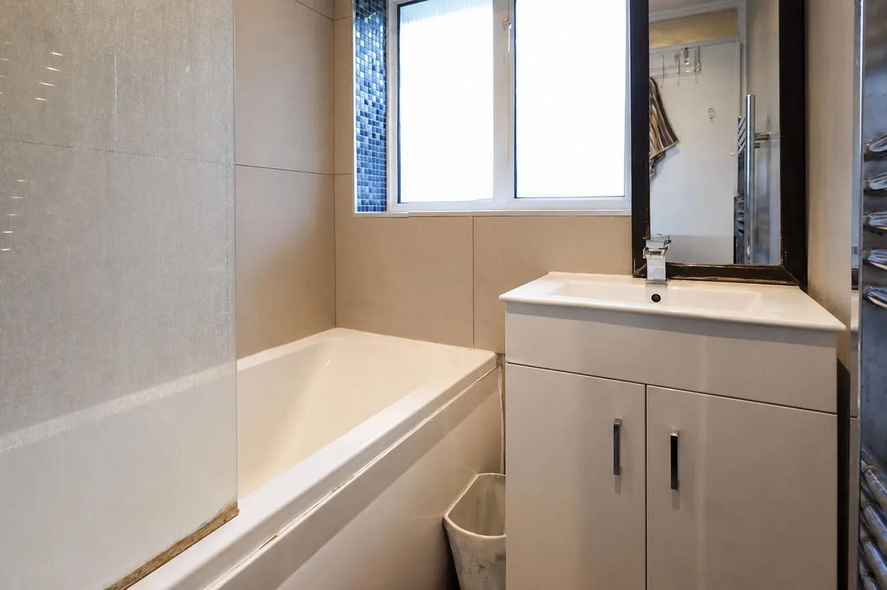 Kings Drive, Edgware, HA8, photo 6