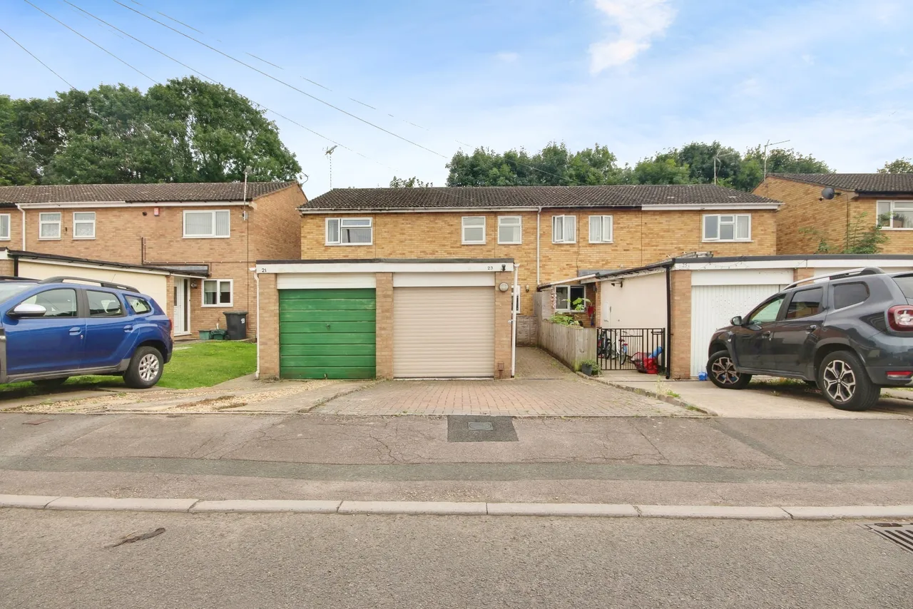 2 bed house for sale — Armscroft Gardens, Gloucester, GL2