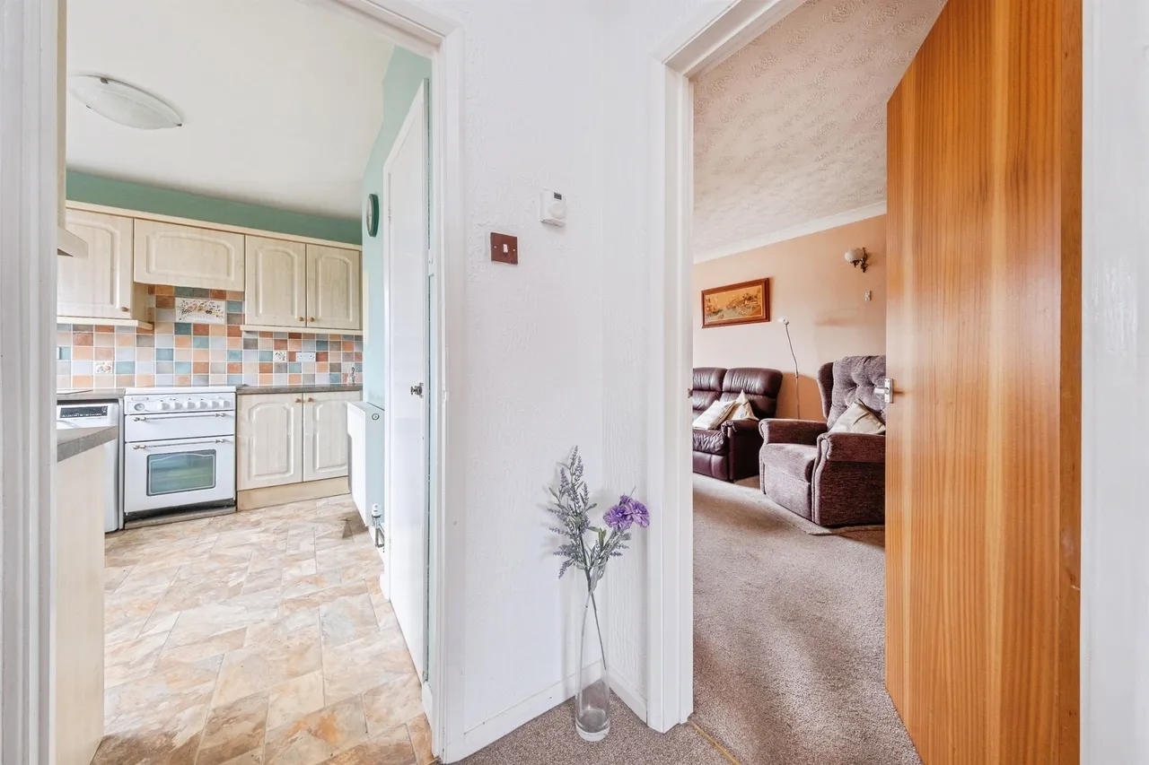 Woodlands Crescent, Buckingham, MK18, photo 11