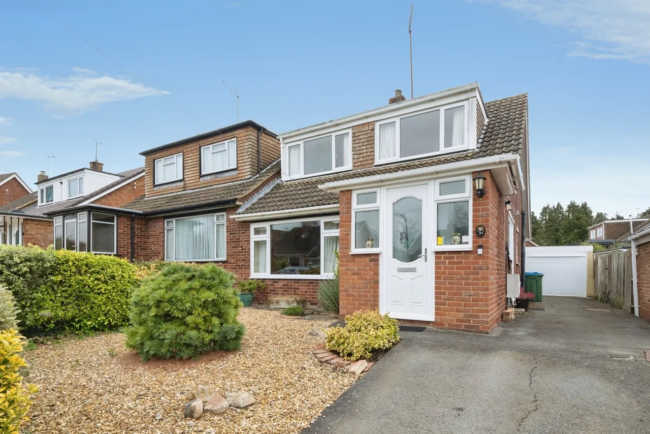 2 bed house for sale, Woodlands Crescent, Buckingham, MK18