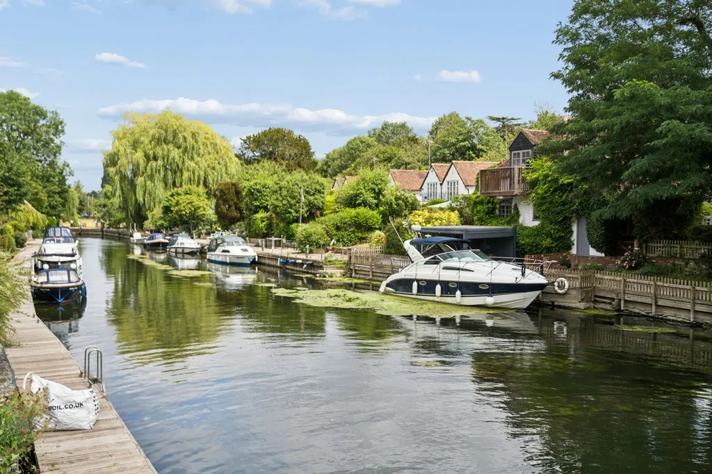 Temple Mill Island, Marlow SL7 1SQ, photo 2