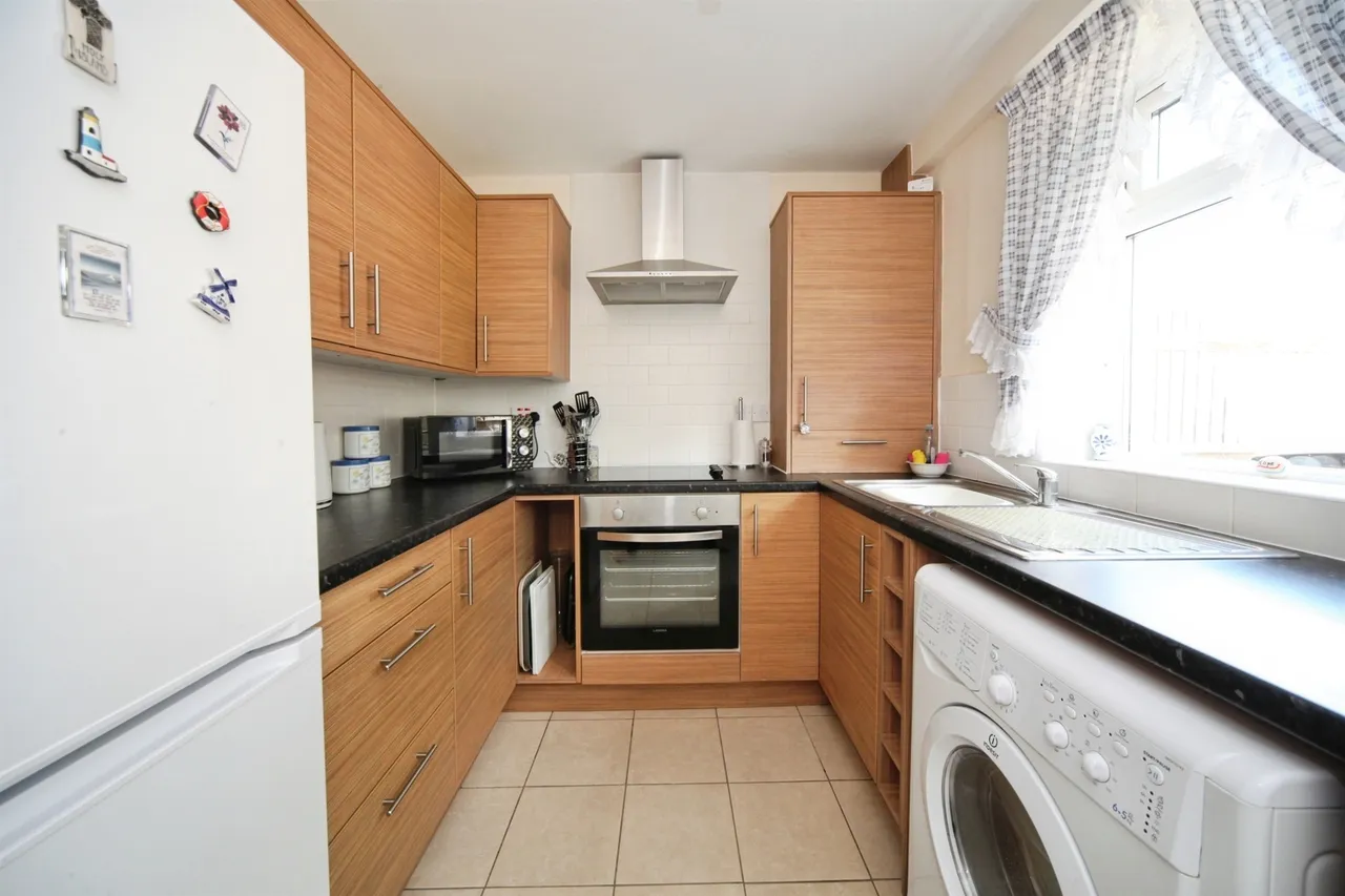 Mullion Close, Luton, LU2, photo 2