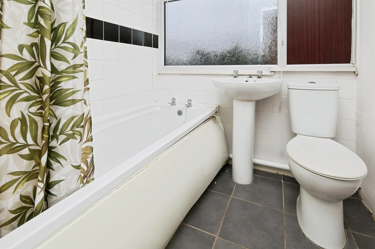 Winchester Drive, Burton-On-Trent, DE14, photo 12